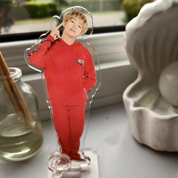 BTS V Exclusive acrylic stand 4th BTS Muster Limited edition! - Picture 2 of 2